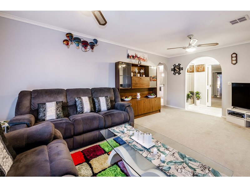 40 Lamont Crescent, Cranbourne VIC 3977