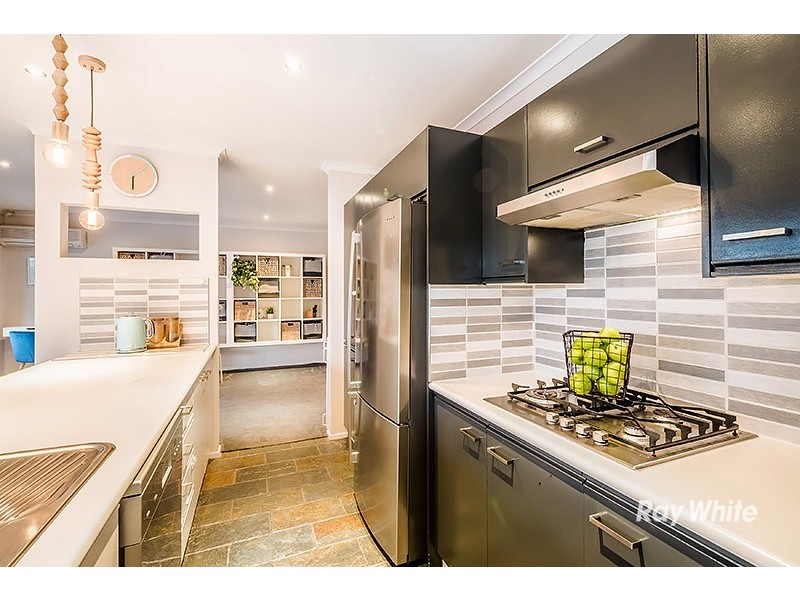 91 Lesdon Avenue, Cranbourne VIC 3977