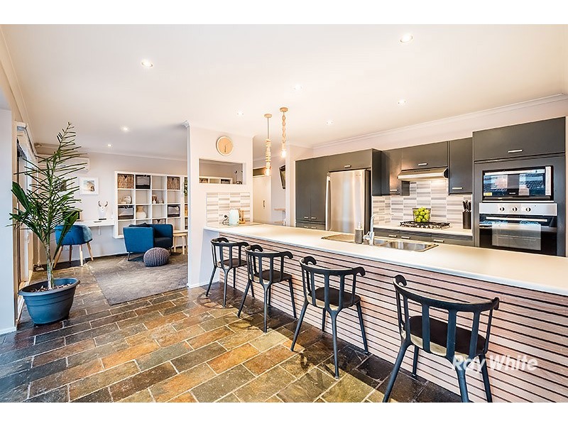 91 Lesdon Avenue, Cranbourne VIC 3977