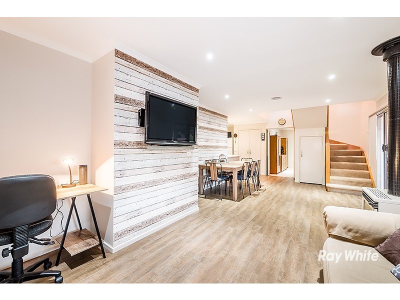 6 Lindenow Court, Cranbourne North VIC 3977