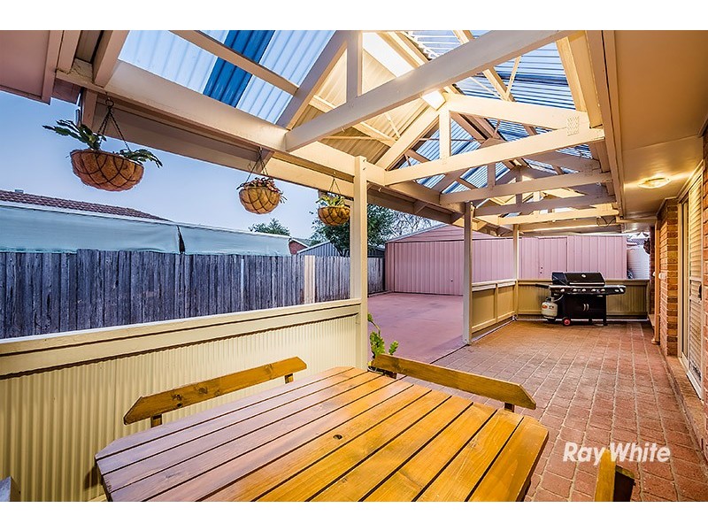 6 Lindenow Court, Cranbourne North VIC 3977