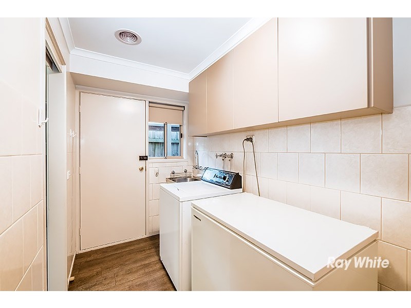 6 Lindenow Court, Cranbourne North VIC 3977