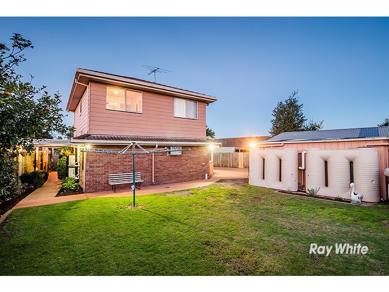 6 Lindenow Court, Cranbourne North VIC 3977