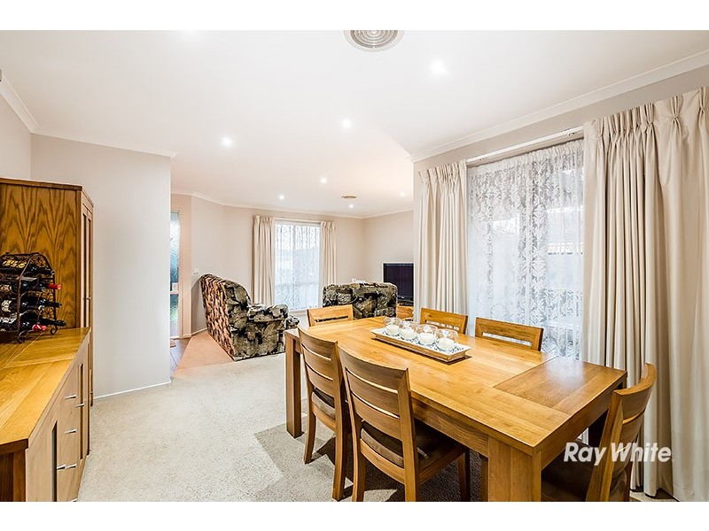 6 Lindenow Court, Cranbourne North VIC 3977