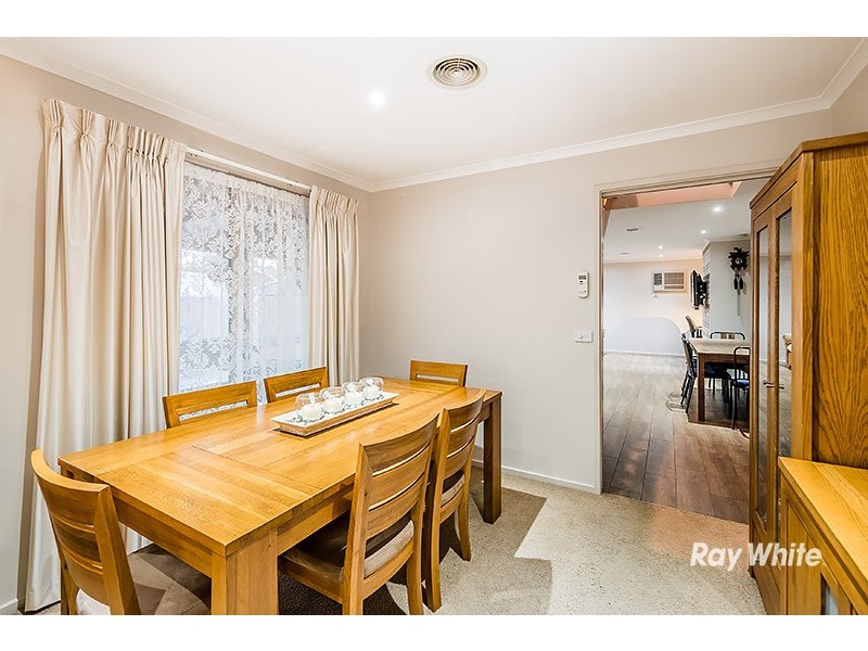 6 Lindenow Court, Cranbourne North VIC 3977