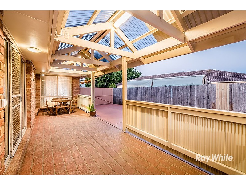 6 Lindenow Court, Cranbourne North VIC 3977