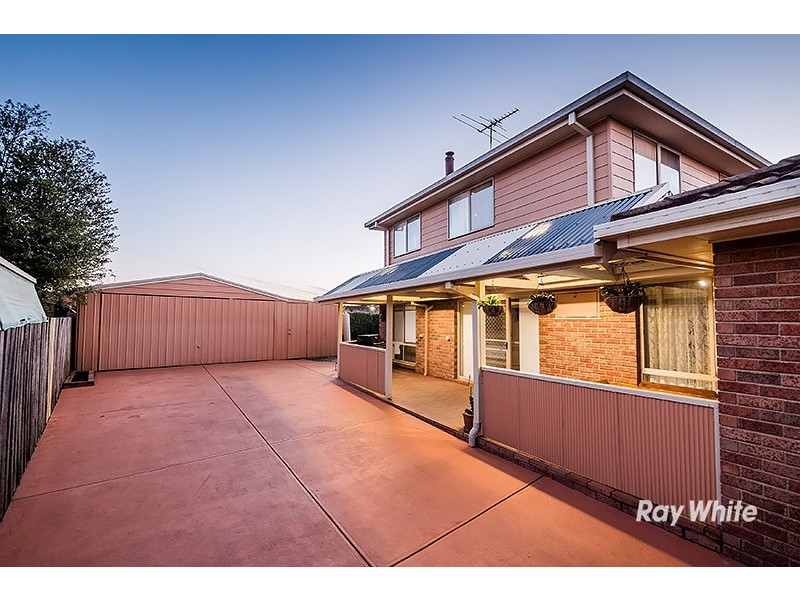 6 Lindenow Court, Cranbourne North VIC 3977