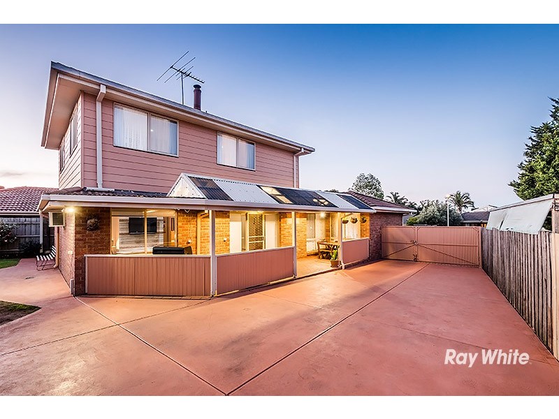 6 Lindenow Court, Cranbourne North VIC 3977