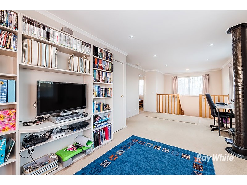 6 Lindenow Court, Cranbourne North VIC 3977