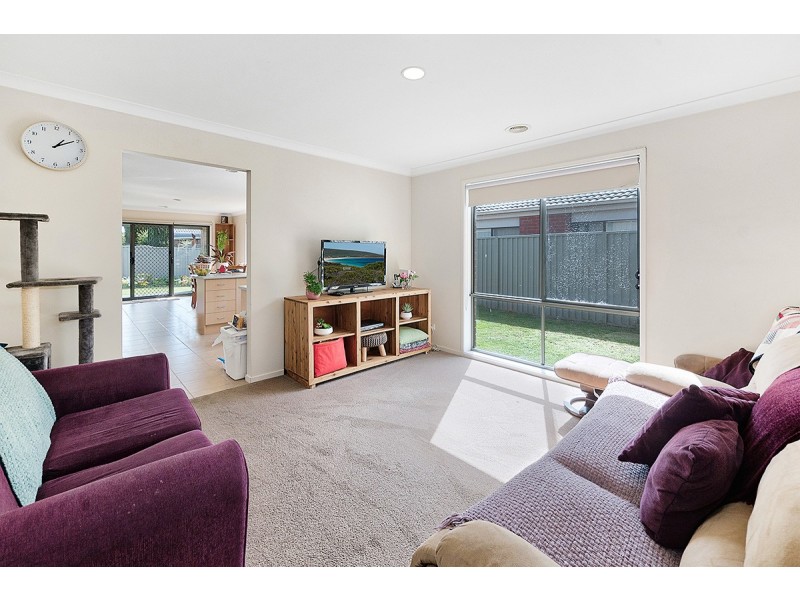 11 Maddock Drive, Cranbourne East VIC 3977