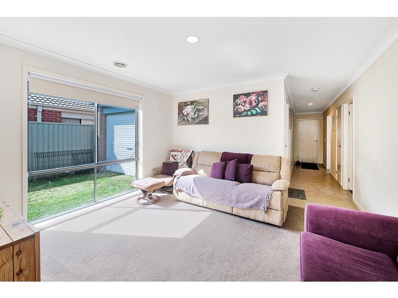 11 Maddock Drive, Cranbourne East VIC 3977