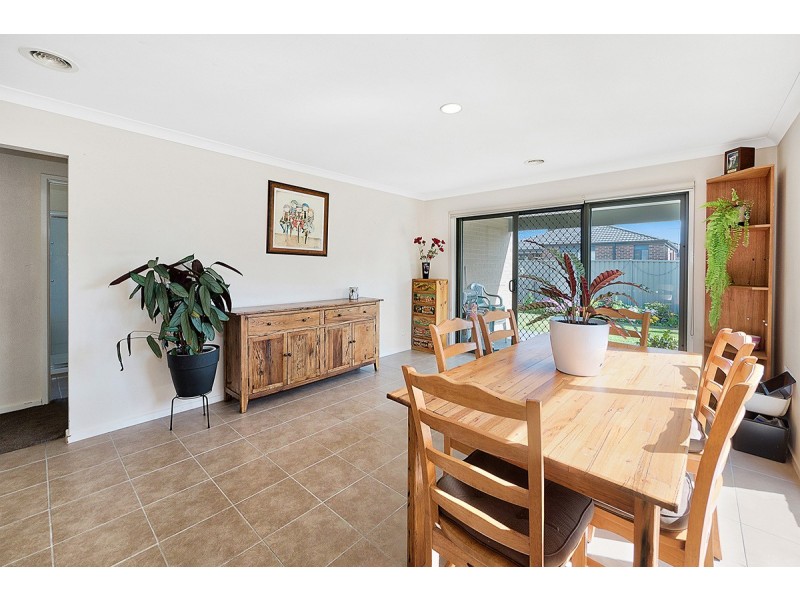11 Maddock Drive, Cranbourne East VIC 3977