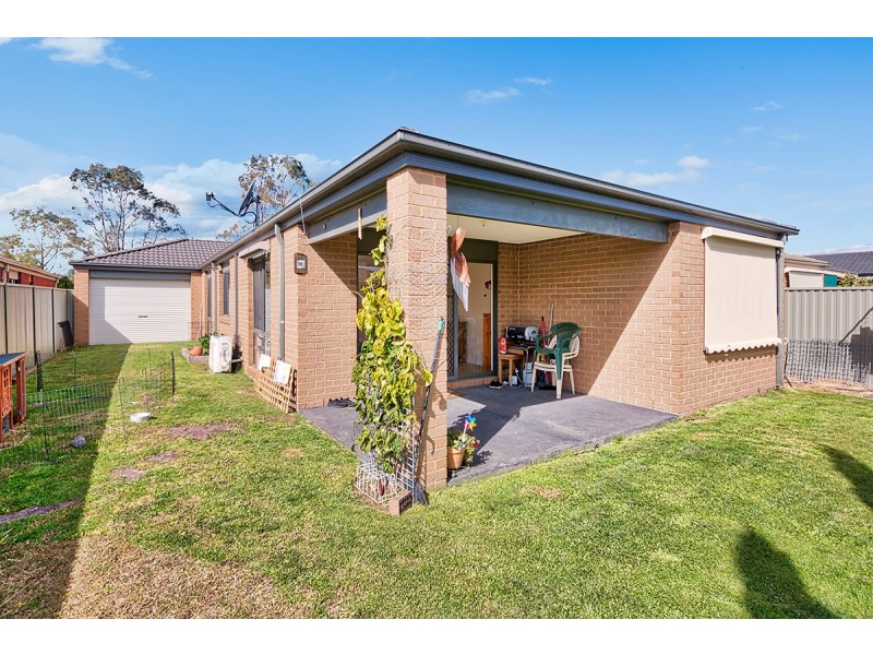 11 Maddock Drive, Cranbourne East VIC 3977