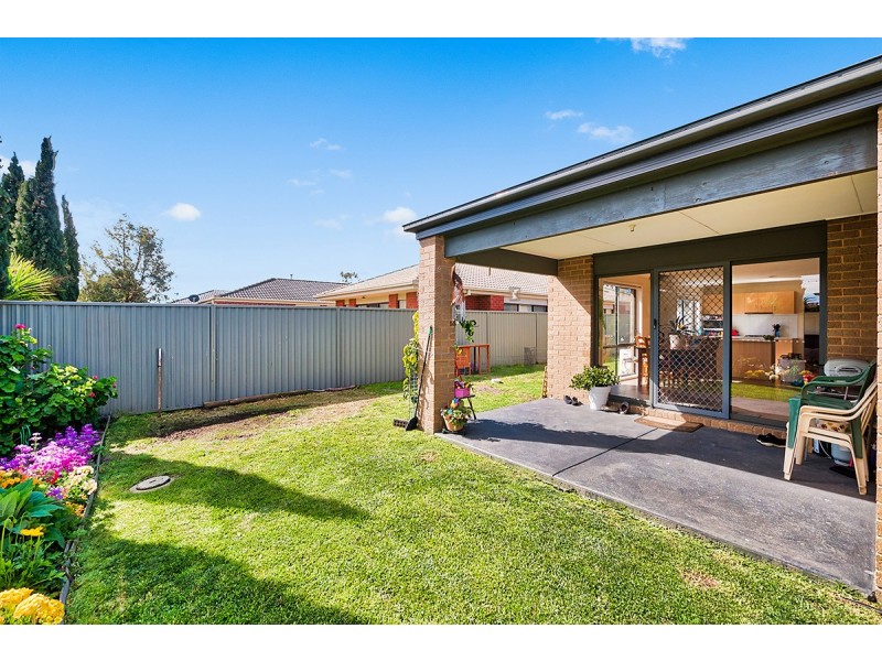 11 Maddock Drive, Cranbourne East VIC 3977
