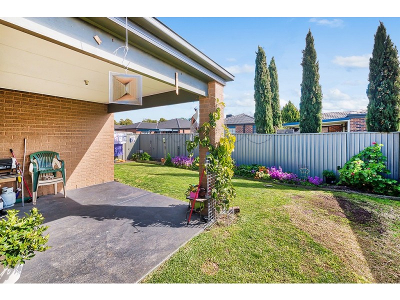 11 Maddock Drive, Cranbourne East VIC 3977