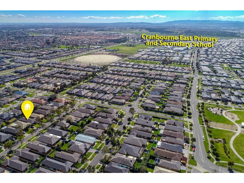 11 Maddock Drive, Cranbourne East VIC 3977