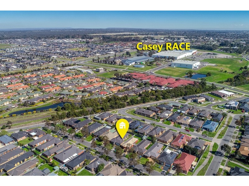 11 Maddock Drive, Cranbourne East VIC 3977
