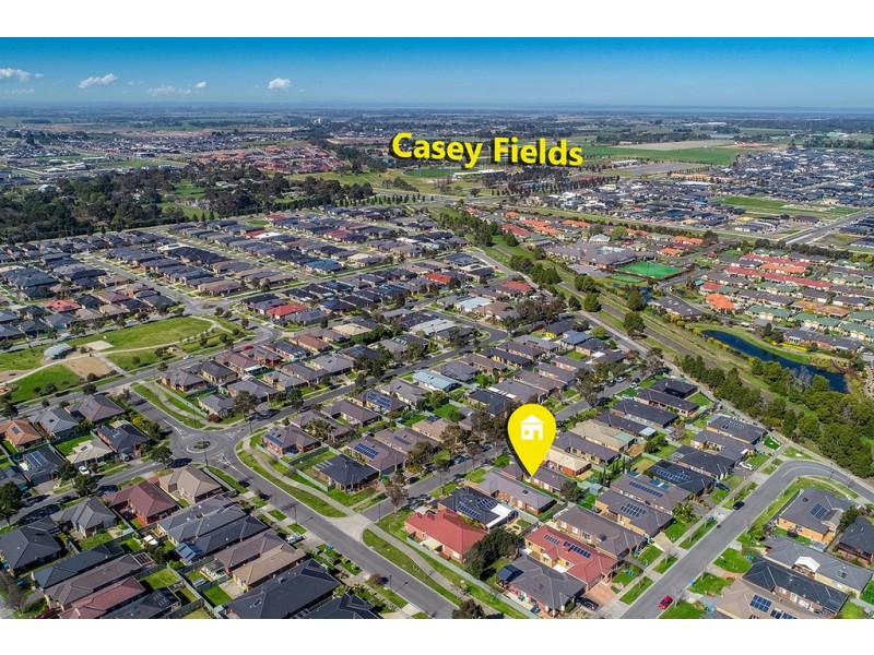 11 Maddock Drive, Cranbourne East VIC 3977