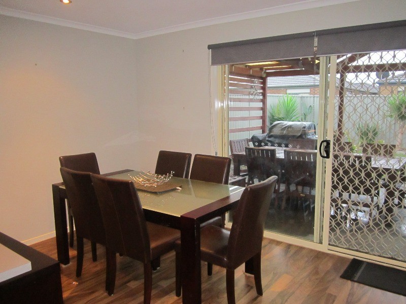 30 Mossman Drive, Cranbourne East VIC 3977