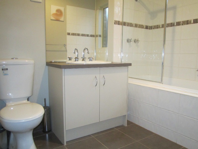 30 Mossman Drive, Cranbourne East VIC 3977