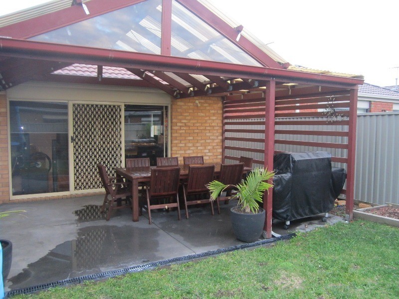 30 Mossman Drive, Cranbourne East VIC 3977