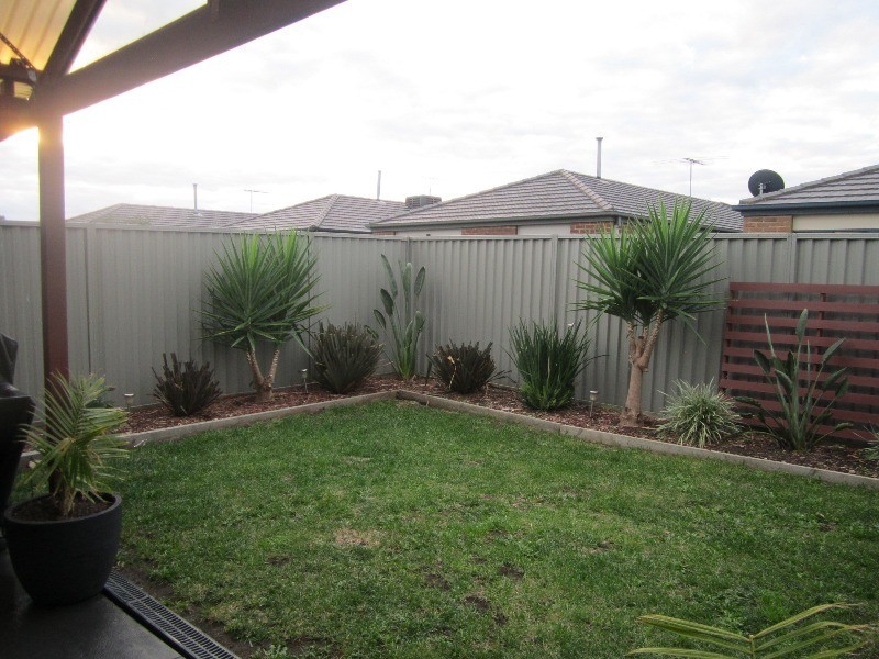 30 Mossman Drive, Cranbourne East VIC 3977