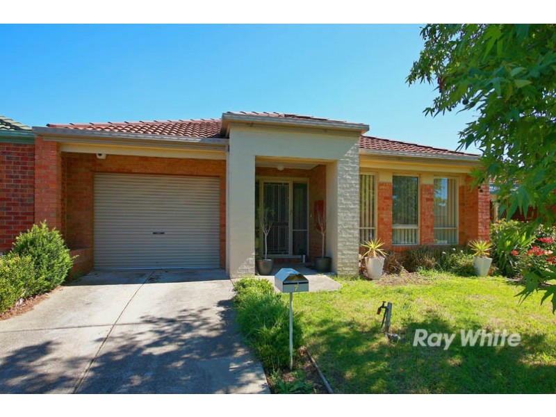 7 Oak Post Place, Cranbourne East VIC 3977
