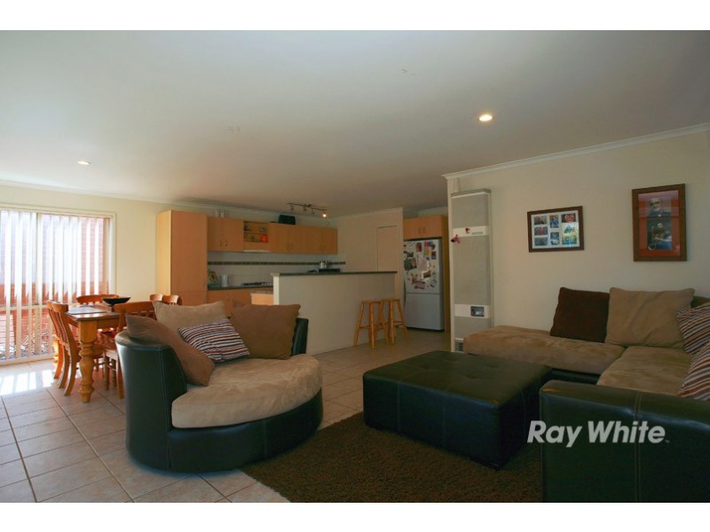 7 Oak Post Place, Cranbourne East VIC 3977