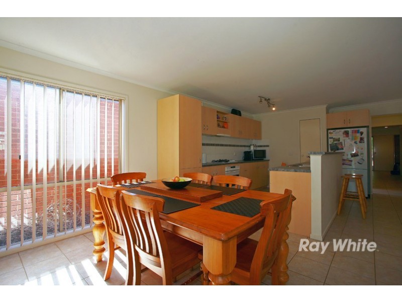 7 Oak Post Place, Cranbourne East VIC 3977