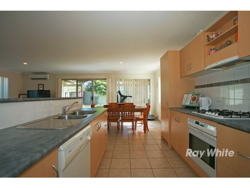 7 Oak Post Place, Cranbourne East VIC 3977