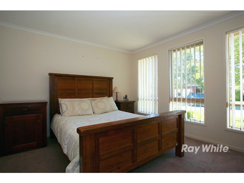 7 Oak Post Place, Cranbourne East VIC 3977