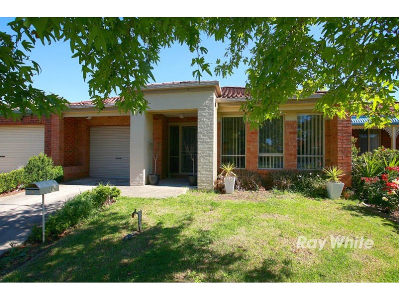 7 Oak Post Place, Cranbourne East VIC 3977