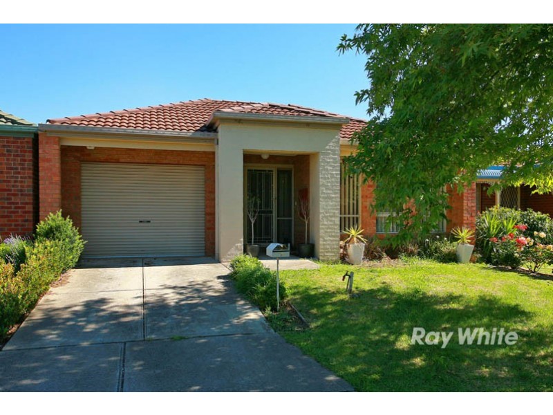 7 Oak Post Place, Cranbourne East VIC 3977