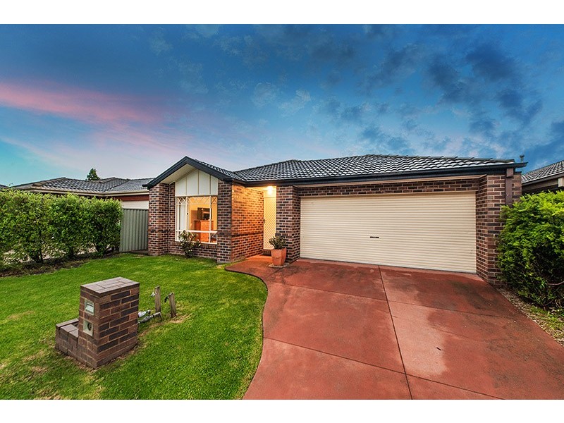 7 Reynard Place, Cranbourne East VIC 3977