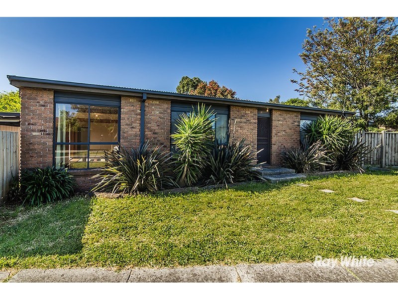5 Roberts Road, Cranbourne VIC 3977