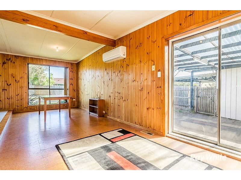 5 Roberts Road, Cranbourne VIC 3977