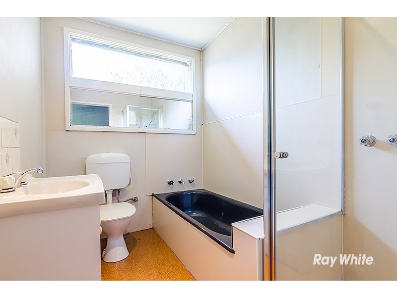 5 Roberts Road, Cranbourne VIC 3977