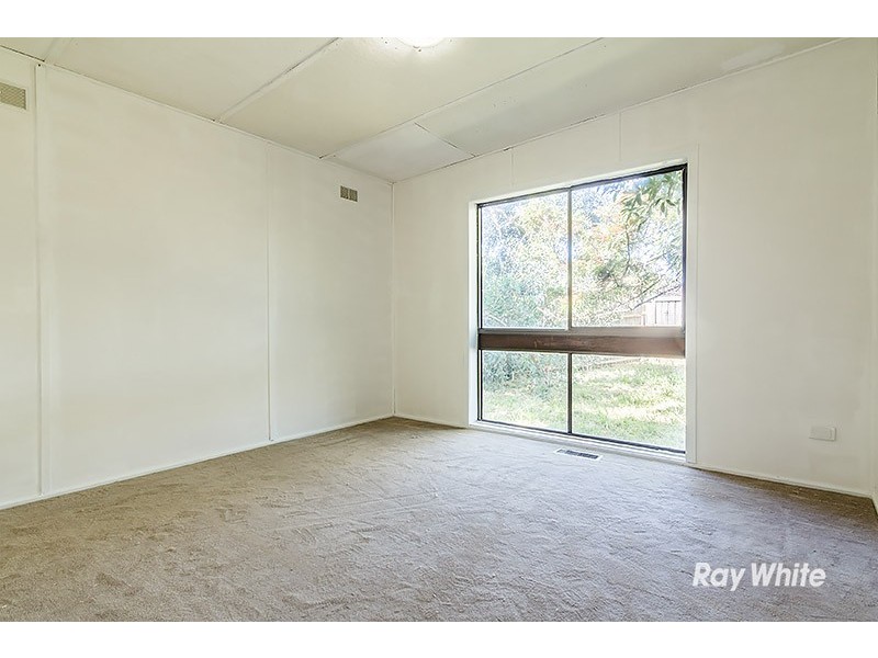 5 Roberts Road, Cranbourne VIC 3977