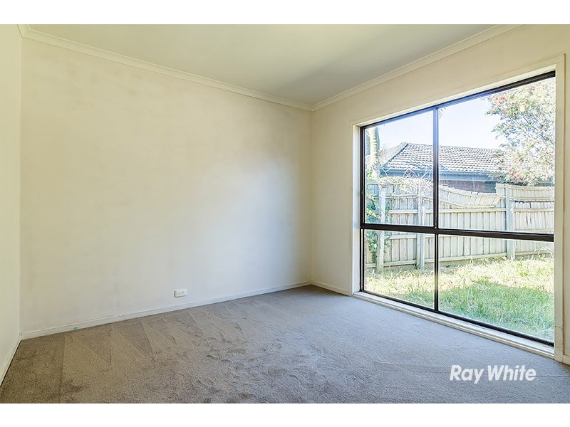5 Roberts Road, Cranbourne VIC 3977