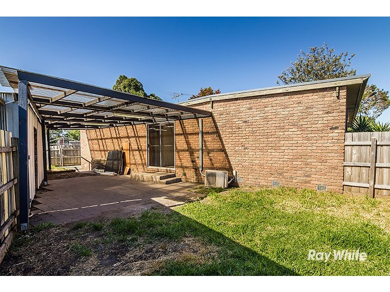 5 Roberts Road, Cranbourne VIC 3977