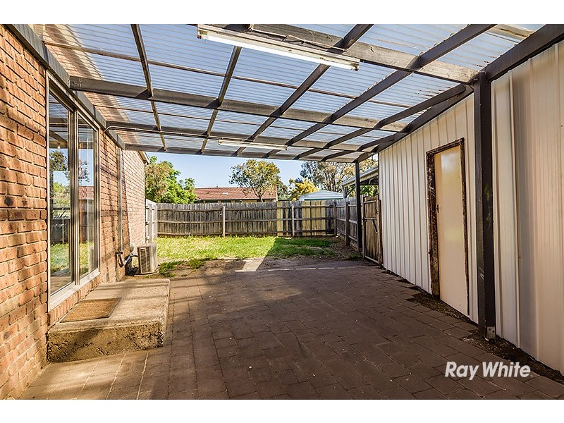 5 Roberts Road, Cranbourne VIC 3977