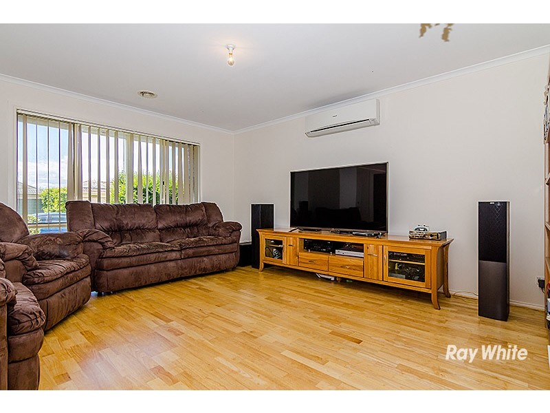 29 Stephellen Way, Cranbourne West VIC 3977