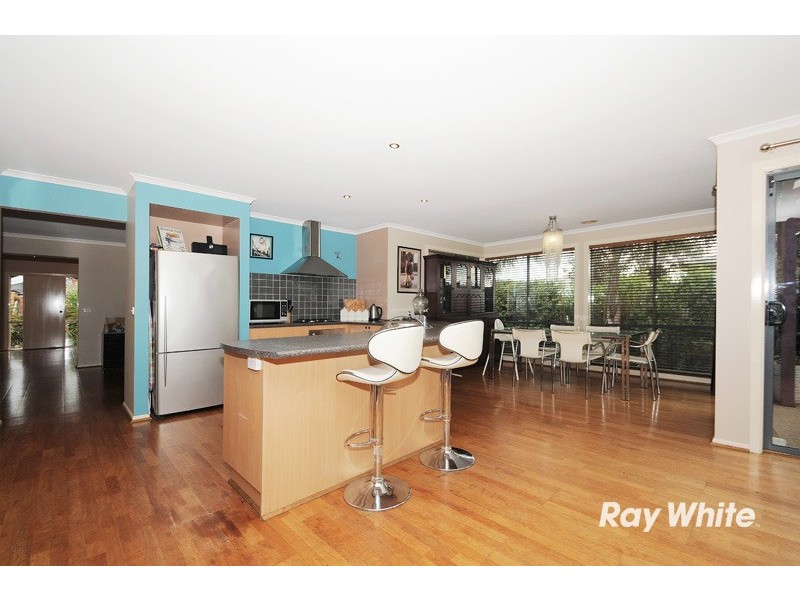 40 Sussex Avenue, Cranbourne North VIC 3977