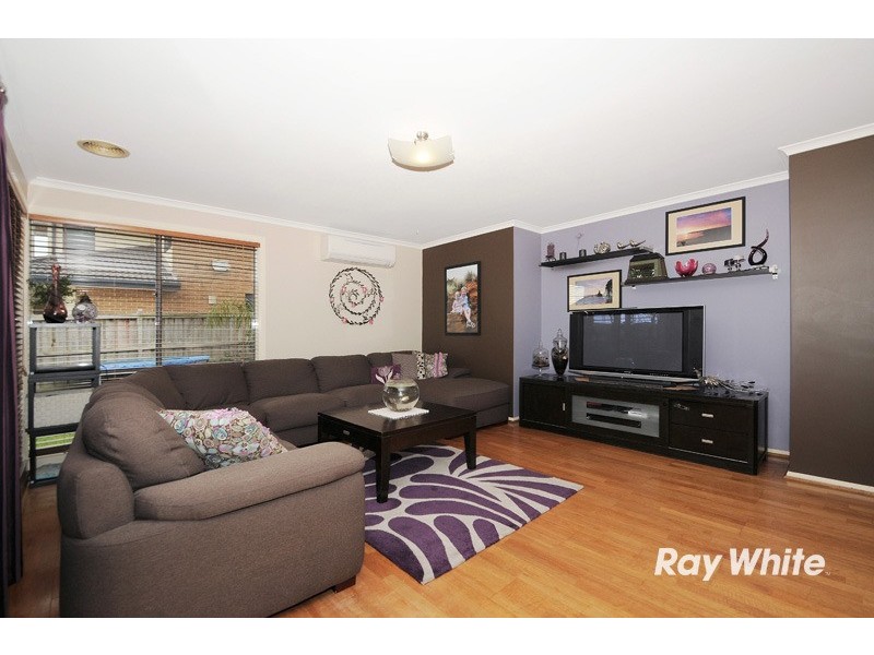 40 Sussex Avenue, Cranbourne North VIC 3977