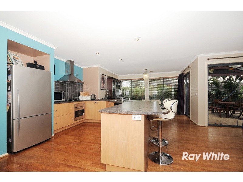 40 Sussex Avenue, Cranbourne North VIC 3977