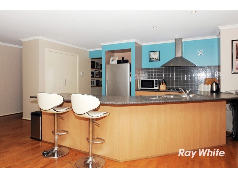 40 Sussex Avenue, Cranbourne North VIC 3977