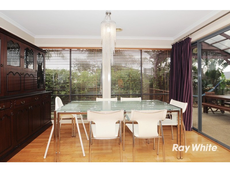 40 Sussex Avenue, Cranbourne North VIC 3977