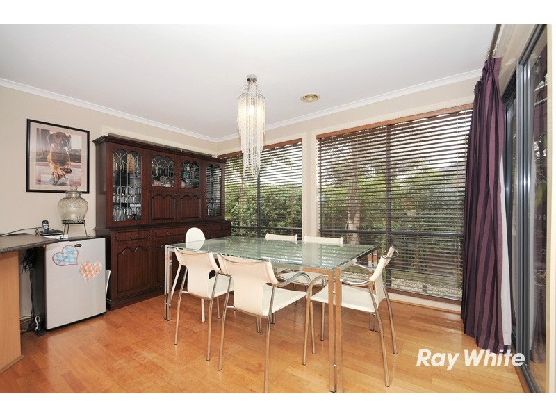 40 Sussex Avenue, Cranbourne North VIC 3977