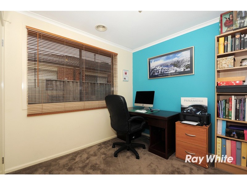 40 Sussex Avenue, Cranbourne North VIC 3977