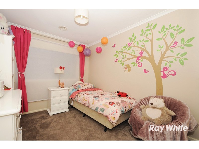 40 Sussex Avenue, Cranbourne North VIC 3977